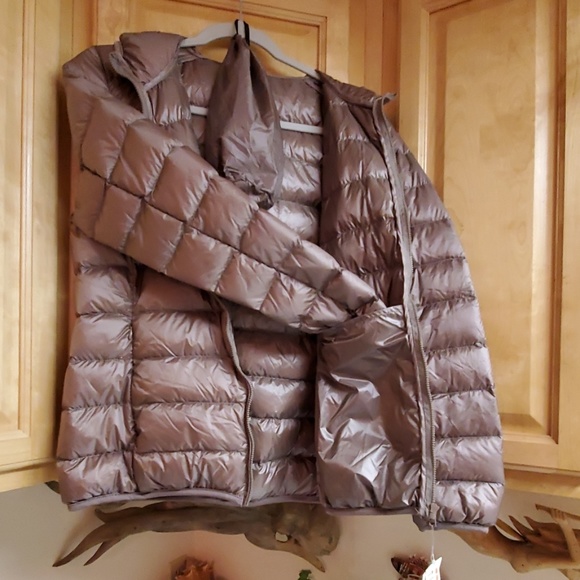 NWT Ultra Light Hooded Duck Down Jacket W/ Pouch S - Picture 7 of 8